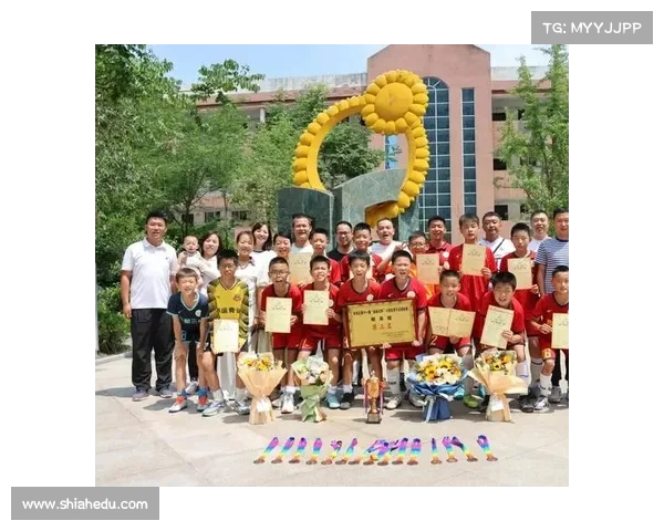 绿茵场上的 “小猎豹”!西航三校二年级足球联赛燃爆校园,家校联动演绎成长与热血 绿茵场上的 “小猎豹”!西航三校二年级足球联赛燃爆校园,家校联动演绎成长与热血